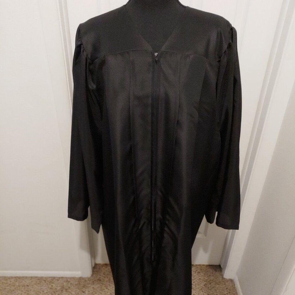 Black Graduation/Commencement. Robe